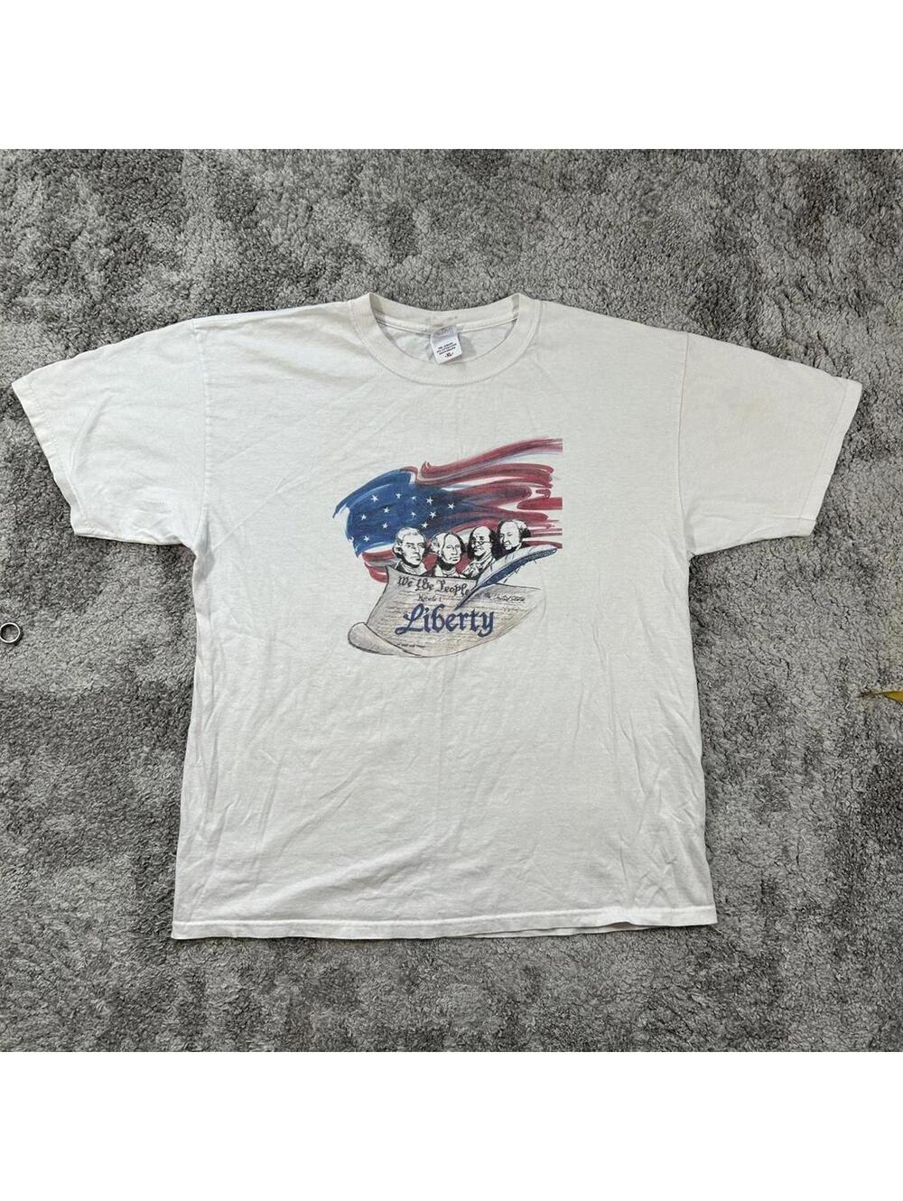White vintage 1990s vintage graphic tee with a patriotic design